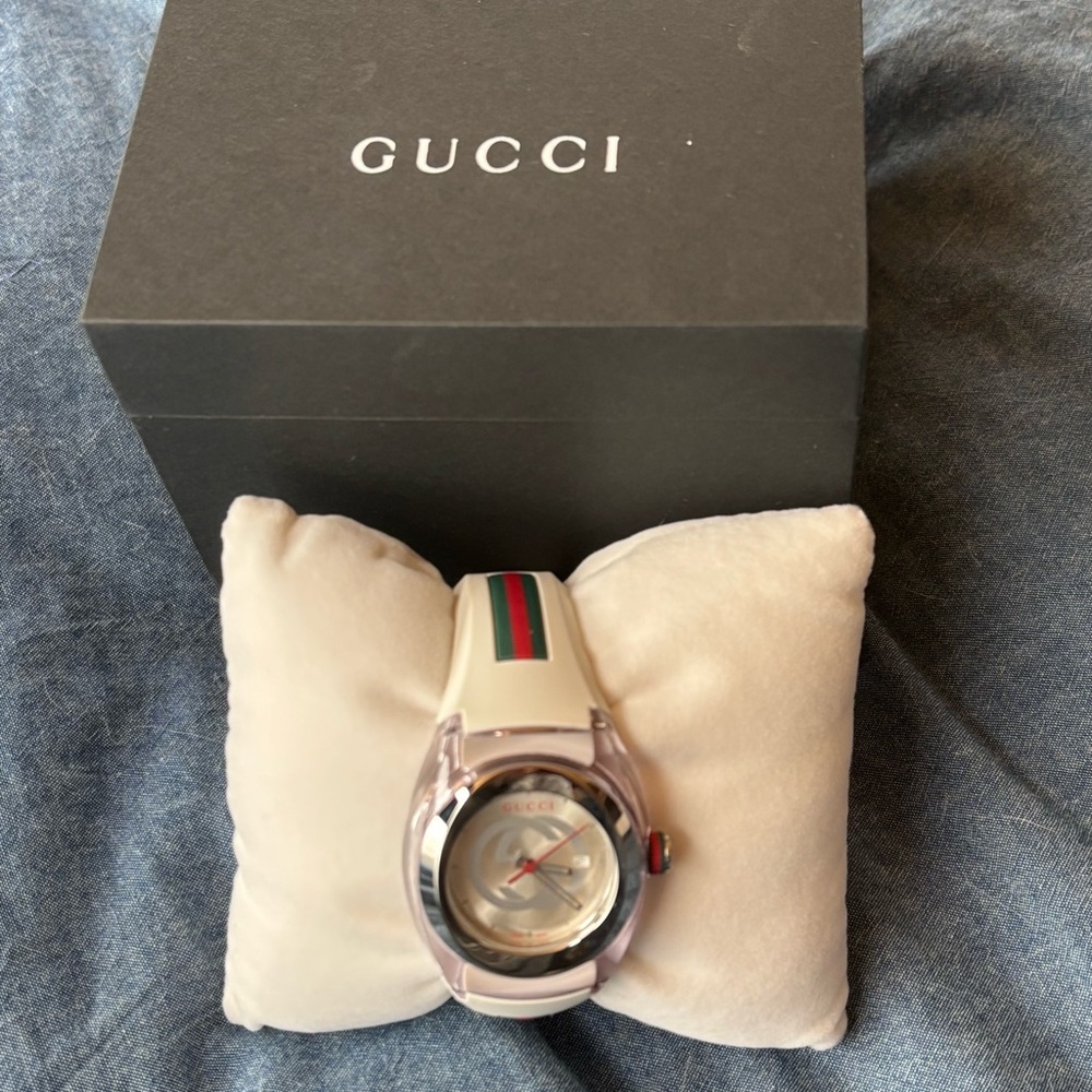 Gucci Sync L Women's White Rubber Strap Quartz Watch - YA137302